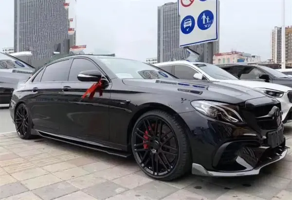 Mercedes-Benz-E-Class-C43-Carbon-Fibre-BRABUS-Style-Side-Skirts5_db1bd223-cead-4240-aadf-ffefff13daef.webp