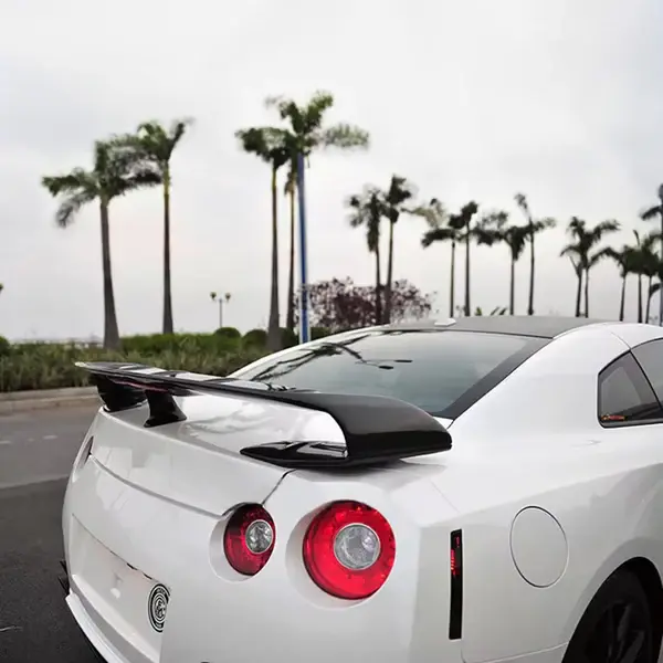 nissan-gtr-r35-oem-carbon-fibre-rear-trunk-spoiler-XXIITUNING-4.webp