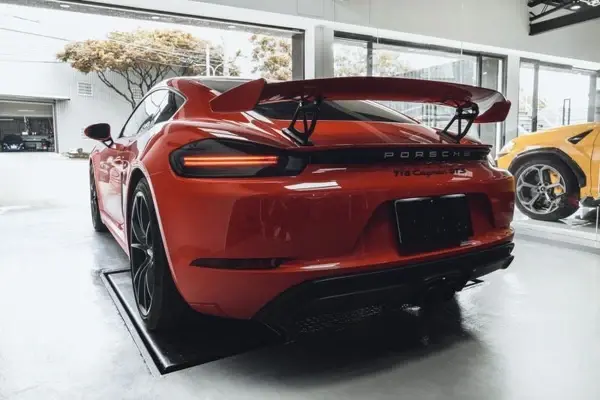 porsche-cayman-boxter-carrera-718-981-911-997-gt4-style-carbon-fibre-rear-spoiler-XXIITUNING-3_58ebc577-2bb6-40af-b99c-20cf08ce4740.webp