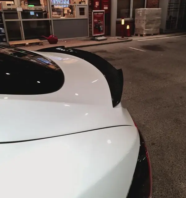 Tesla-Model-S-V-Style-Carbon-Fibre-Rear-Spoiler-XXIITUNING-2_d2d2c44f-8b81-4aa6-b048-1c91072541bf.webp