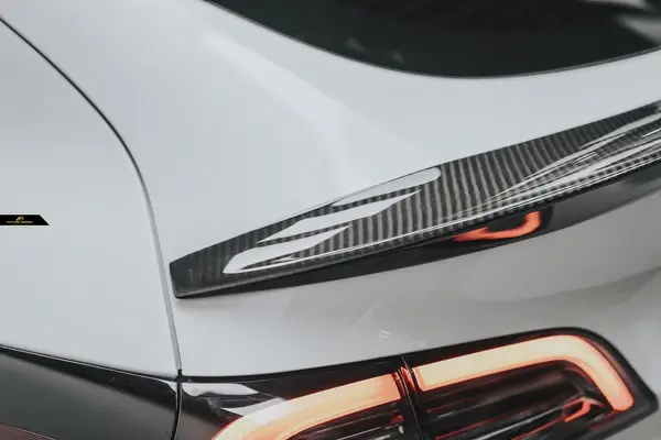 tesla-model-y-future-design-v2-carbon-fibre-rear-trunk-spoiler-XXIITUNING-6.webp