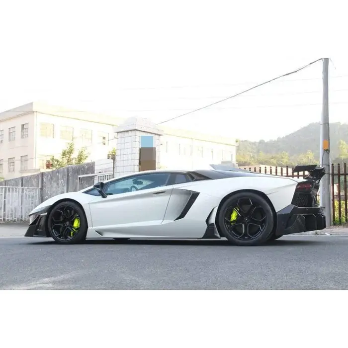 Lamborghini Aventador (LP700-4) Roadster Replacement Carbon Fibre Side Skirts 